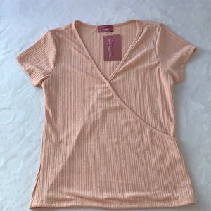 NWT Peach textured v neck short sleeve top medium
